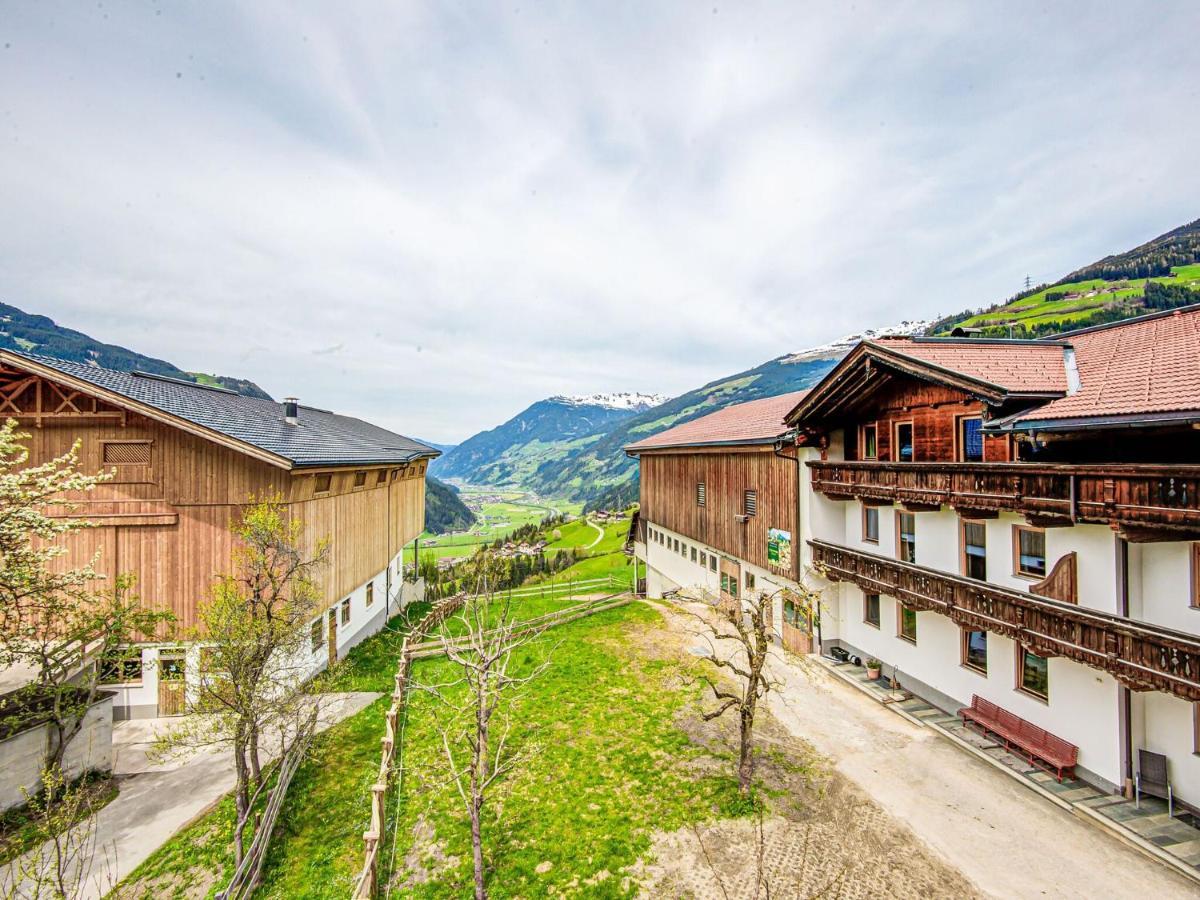 Relaxing Apartment In Hainzenberg With Ski Storage Exteriör bild