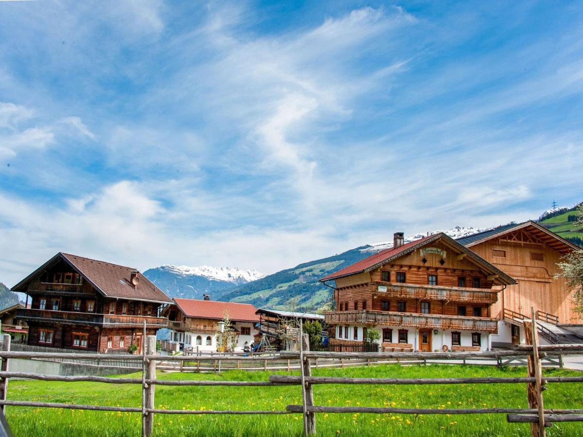 Relaxing Apartment In Hainzenberg With Ski Storage Exteriör bild